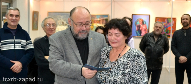 Вручение удостоверения Таслиме Хасановой